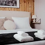 Hidden Retreats Snowpeak Boutique