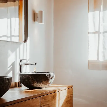 Hidden Retreats Snowpeak Boutique *