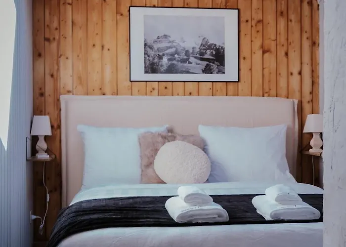 Hidden Retreats Snowpeak Boutique